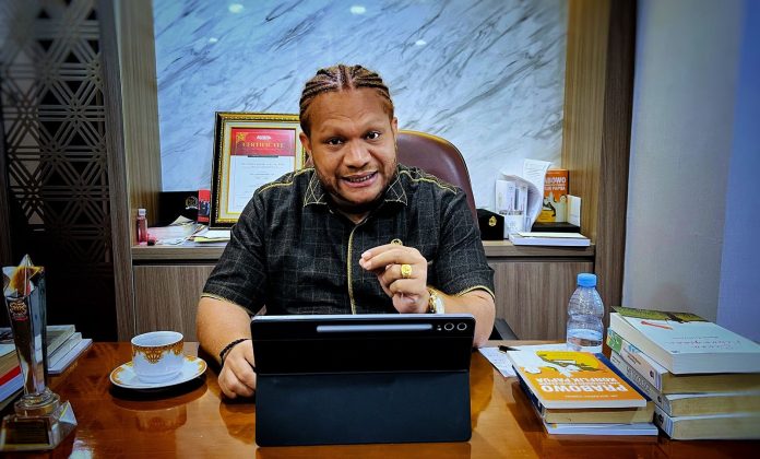 Senator PFM “Marah” Anggota DPRD Balikpapan yang Intimidasi Tokoh Papua